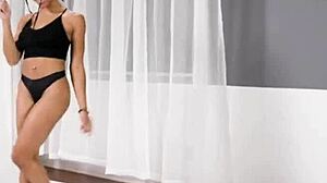 Kira Noir i April Olsen dzielą intymne lesbijskie palcówkowanie