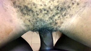 Chevauchée en Amazone Inverse avec le Mari Sexy du Voisin Ce Soir