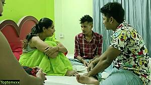 Isteri India bertukar dengan kawan dalam aksi doggystyle panas.