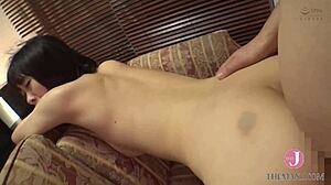 想看野性射精在沮丧已婚荡妇身上吗？😜