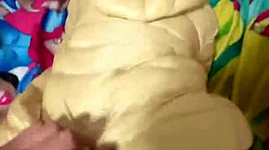 สาวสวยในแจ็คเก็ตฟูฟี่โดนเย็ดด็อกกี้สไตล์แรง