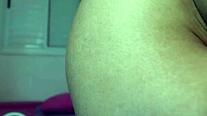 Ebony Snoesje Verbergt de Sappigste Harige Kut Rondom