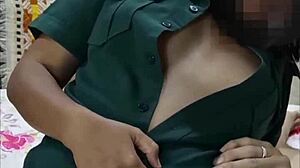 นักศึกษาชาวไทยเล่นซุกซนด้วยครีมพายเซอร์ไพรส์