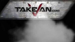 Çek güzeli arka koltukta yabani sokaklarda yaramaz eğlence buluyor