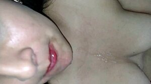 הבחורה השטותית שלי בולעת זרע ועוד