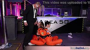 दो बस्टि मिल्फ हॉर्नी साइंटिस्ट से लड़ती हैं वाइल्ड एरिया 51 रेड में गड़बड़ हो गई