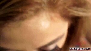 Красотка стриптиз раздевается, сексапильная одежда рвется