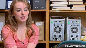 Cleo Clementine ถูกรุมเย็ดร้อนในออฟฟิศ