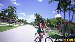 Mieheni, ne öljytyt tissit Jordy Lovella Derek Savagen kanssa ovat uskomattomat