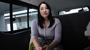 Prvič gospodinja Ayatsuki Natsuyagi se vrne za skupinsko igro s pičko