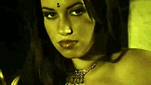 इंडियन ब्यूटीज के स्टनिंग कर्व्स शाइन