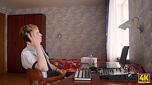 Shame4k Ungkap Affair Rahasia Cougar Rusia Matang dengan Brunette Muda