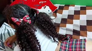 स्टेप डैडी क्लास के बाद माय चूत ड्रिल्स करता है!