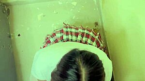 अरे, देखो यह देसि इंडियन टीन 18+ हॉट आउटडोर बैंगिंग के लिए स्नीक आउट करती है!