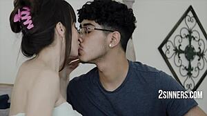 Hari Beruntung Anak Tiri dengan Ibu Mertua Brunet Montok di Pertemuan Taboo