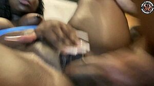 Hotel sem samo igrati GT4, ampak hrepenel sem po njegovem debelem kurcu v svoji mokri pički... popolnoma rdeče!