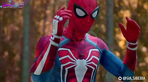 ספיידרמן מזיין את סיה סיביריה בפעולה חמה בבית