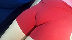 Novinha em shorts apertados mostrando cameltoe - InMyMound