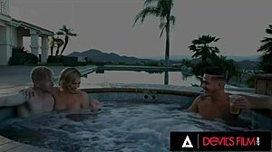 ثلاثية مثلية ساخنة مع أديرا ألور، تريد الانضمام الآن؟