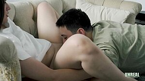 アジア美女のデカ尻でディープスロートとハードバンキングが欲しい