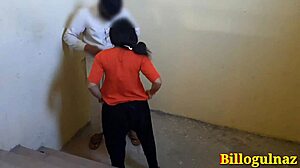 indijska vroča pastorka, hočeš poskusiti pesjo pozo v domačem analu z mano?