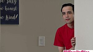 Omule, credeam că steagul tău e jos, soră vitregă!