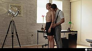 Fotograf zamrzava vreme da jebe vruću Tiffany Tatum