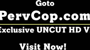 स्टीपडैड और मॉल ऑफिसर शॉपलिफ्टिंग के लिए मुझे कठोर सजा देते हैं