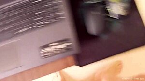 Julia Vearth dławi się na ogromnym kutasie