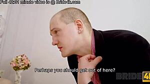 Noiva divide noivo em orgia pós-casamento selvagem.