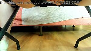 Tabu Femdom-Göttin befiehlt Arsch-Schnüffeln jetzt