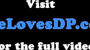 Красотка с большими сиськами получает двойное проникновение в туфлях на каблуках, хочешь посмотреть?