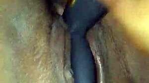 J&J Llevan Coño Salvaje Con Juguete Vibrador