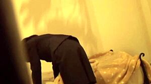 ฉันหยุดดูไม่ได้! สาวเอเชียร้อนถูตัวในสปายแคม