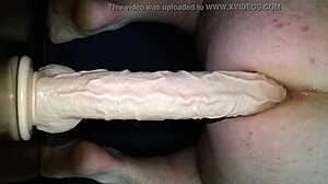 Büyük dildo oyunu solo gay seansında merak uyandırır