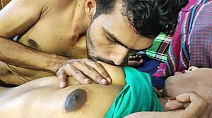 होममेड टेल: दोस्त के बाहर होने पर उसकी गर्लफ्रेंड को बांग करता हूँ। वाइल्ड एबोनी सेक्स का मजा लिया!