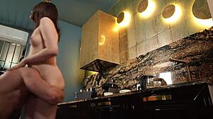 ¿Por qué este follada hardcore hace temblar tanto a Margo Von Teese?