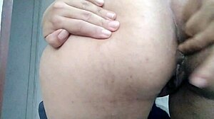 Arab amatőr muszlim ujjal fingálja a segglyukát orgazmusig niqabban