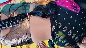 सुंदर दुल्हन रैंच बाथरूम में मफ डाइविंग लेती है। शादी के बाद पहली बार चोदाई सबको शॉक देती है।