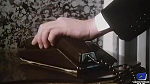 Marianne и Dominique, секси жени задоволяват иконома в бельо