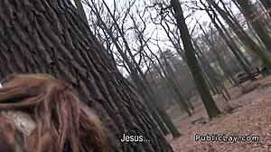 Evropská amatérka s přirozenými prsy SAJE a ŠUKE venku