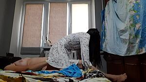 Dalam percutian musim panas, kami terjun ke dalam keseronokan threesome lesbian dengan gadis Illusion