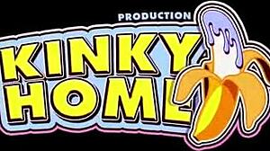 Chubby femboy får röven knullad med handjob cumshot i avslappnat spel