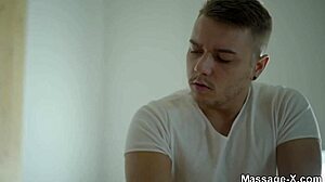 Hey, Vil Du Se Evelina Darling Blive Oliet Op Og Kneppet Hårdt På Et Massagebord? - Massage-X!