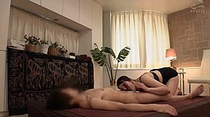 Gak Percaya Layanan Intens dari Estetisian Asia Seksi