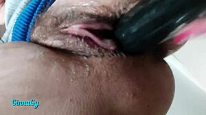 Моята кремообразна путка тече от фистинг с краставица и див сквирт