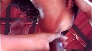 Orgy biseksual Brasil dengan cowok dan cewek bagi semua