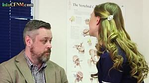 सीएफएनएम फेमडॉम नर्सेस ग्रुप सेशन में छोटा लंड हैंडल करती हैं