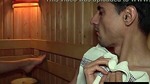 एडोरेबल इंडियन गर्ल परफेक्ट बॉडी के साथ बेड में वाइल्ड हो जाती है।