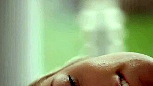 Λατρεύω πώς ο άντρας μου ρουφάει την μουνιά μου τόσο καλά, καθαρή ευρωπαϊκή ευτυχία.